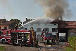 Le immagini dell'incendio a Breda Cisoni