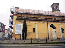 Fedele interrompe la messa