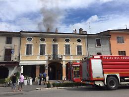 Incendio in appartamento, vigili del fuoco all'opera