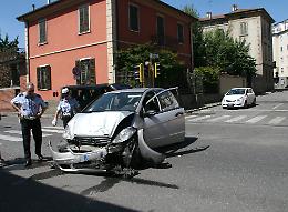 L'incidente in via del Giordano all'incrocio con via Altobello Melone