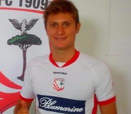 Il cremonese Simone Romagnoli in campo con la maglia del Carpi