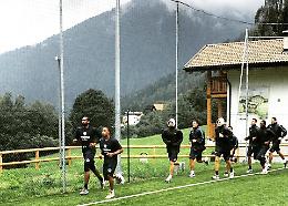 Ritiro Vanoli, atletica sul campo di calcio e pallacanestro nel palazzetto