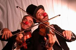 Treviglio. Ritorna VICOLI: tra musica e clownerie con lo show “Smoking Chopin” Sabato 29 agosto