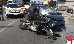 Auto contro moto, grave un centauro