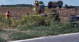 Trancia un cavo interrato dell'Enel. Arrivano i pompieri