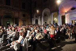 Musica, spettacolo e grande folla
salutano il ritorno di Arcimboldo 