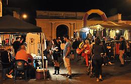 Folla in centro per Lo Sbaracco
notte di spettacoli e acquisti