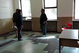 La pavimentazione è da rifare
Medie chiuse anche oggi e domani, altra sede cercasi