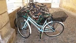Gang delle bici scatenata: nel mirino il parcheggio degli studenti