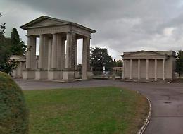 Ladri al cimitero, via il rame