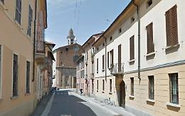 Lite tra sorelle, bar distrutto