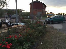 Schianto, moto 'vola' nel vivaio