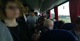 Bus lumaca e viaggi in piedi, raccolta firme degli studenti
