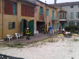 Simulazione antincendio, ma le fiamme sono vere