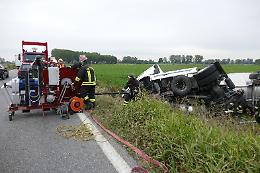 L'incidente sulla provinciale 10 con l'autocisterna finita fuori strada