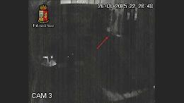 Furto in un bar, incastrato dipendente e un complice