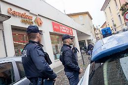 Ruba una torta e una bottiglia di vino
marocchino preso al Carrefour