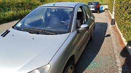 Atti vandalici in via Giordano Bruno
distrutti i finestrini di cinque auto