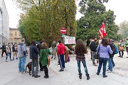 Centro sociali, presidio solidale con i migranti