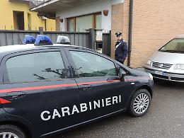 Truffano una esercente, denunciati due uomini