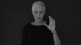Le parole non servono: "Hello" di Adele nella lingua dei segni