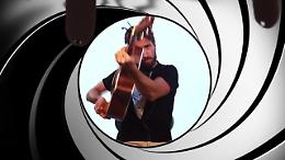 Voce e chitarra, tutte le colonne sonore di James Bond in un minuto