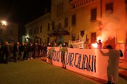 I rivarolesi scendono in piazza contro l'hub per i profughi