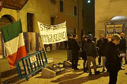 Le immagini della manifestazione contro l'hub per i profughi