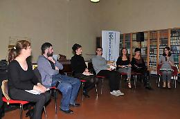 I talenti locali della parola fanno il pieno in biblioteca