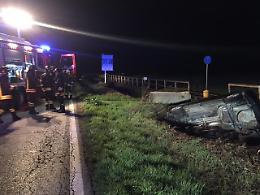 Auto ribaltata, 4 feriti