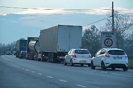 Le immagini dell'incidente avvenuto nei pressi del ponte sul Po tra Colorno e Casalmaggiore