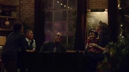 Stevie Wonder e Andra Day: duetto natalizio per lo spot