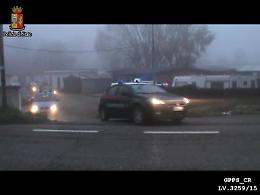 Controlli notturni della  Polizia al campo Sinti
