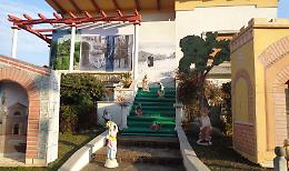 Il maxi presepe di Fava: 'Onore agli emigrati di casa nostra'
