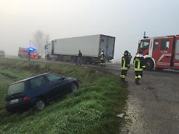 Impatto contro camion, automobilista in ospedale