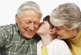 I nonni costretti a lavorare scompaiono dalle famiglie
