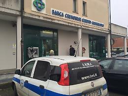 Le immagini del bancomat fatto saltare a Castelvetro