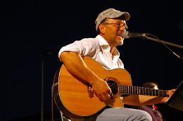 Giò Bressanelli e la sua band al teatro Galilei ricordando De Andrè