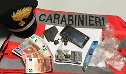 Hashish e 'kit dello spacciatore': 23enne arrestato e condannato