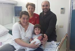 Parto 'lampo' nel salotto di casa