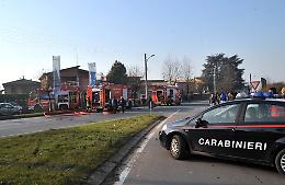 Le foto dell'incendio in officina a Trescore