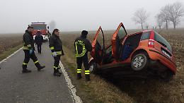 Auto fuori strada, ferita 66enne