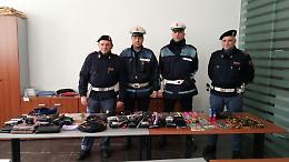 Nuovo blitz all'ospedale Maggiore: stranieri identificati, merce sequestrata