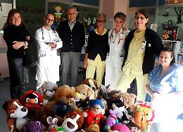 Peluche in dono ai bimbi di Pediatria
