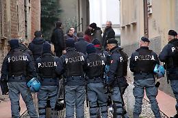 Sit-in e tensione in centro