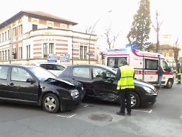 Scontro  in viale Trento Trieste
coinvolte 5 persone, due sono bambini   