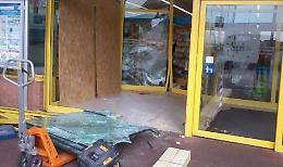 Orzinuovi, auto ‘ariete’ all’Eurospin