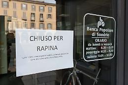 Rapina lampo in piazza Stradivari, via 10mila euro