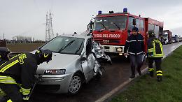 Schianto contro un camion, paura per una 29enne