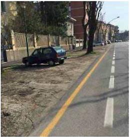 Viale Trento e Trieste, di giorno parcheggi deserti: è giusto così?